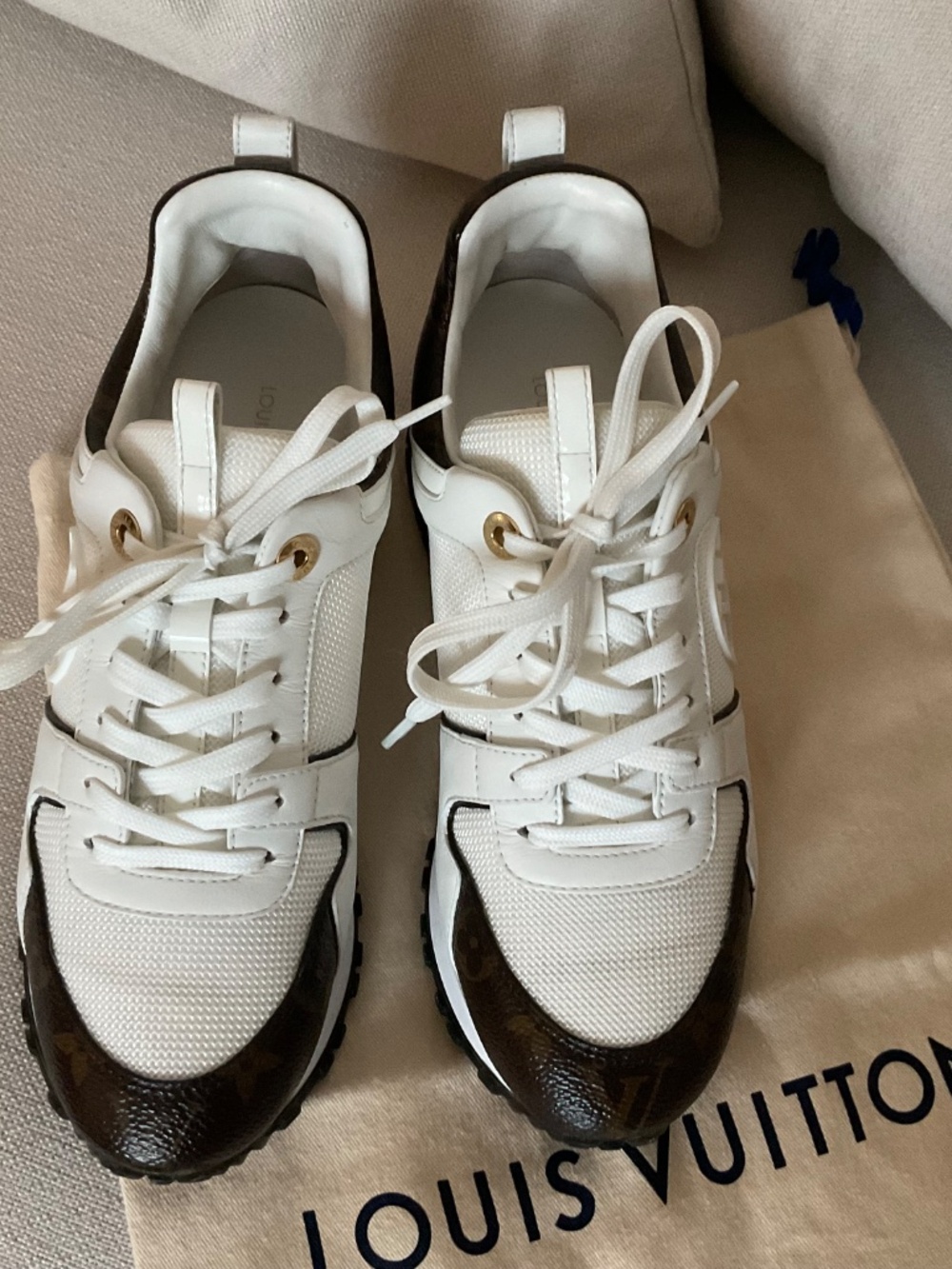 LOUIS VUITTON RUN AWAY WHITE CLASSIC MONOGRAM SNEAKER SIZE 37 IT . - Picture 6 of 16